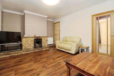 3 bed property, in Glendon Road, £150,000