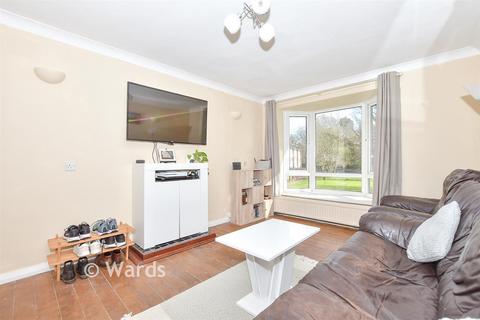 2 bed property, in Catlyn Close, £170,000