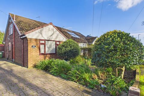 1 bed property, in Longwood Close, £250,000