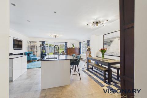 2 bed property, in Glade Lodge Lions Den, £635,000