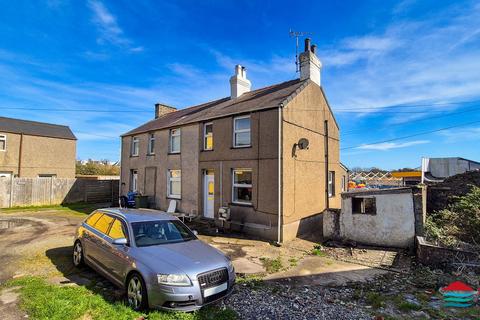 2 bed property, in Penrhydlyniog, £90,000