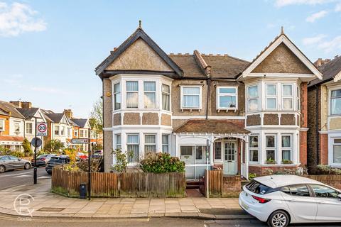 4 bed property, in Drayton Bridge Road, £850,000