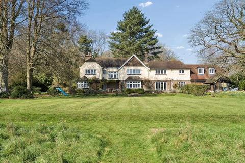 6 bed property, in The Common, £2,750,000