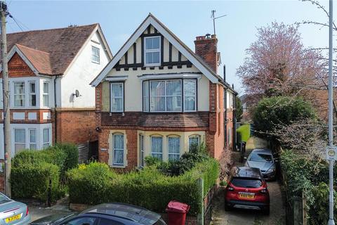 5 bed property, in St. Annes Road, £900,000