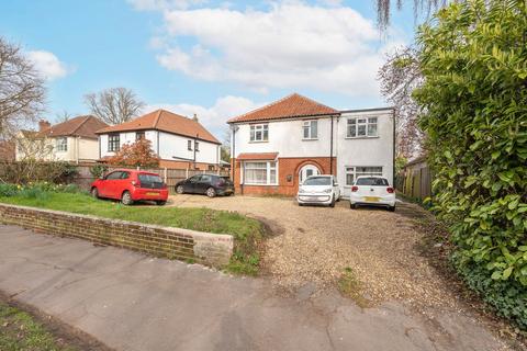 8 bed property, in Earlham Road, £520,000