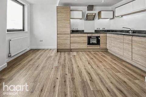 1 bed property, in Carr Street, £70,000