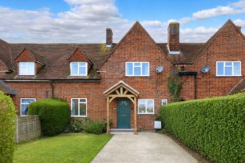 3 bed property, in Waller Road, £659,950