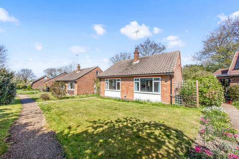 2 bed property, in Bromley Close, £485,000