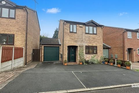 3 bed property, in Little Hollies, £225,000