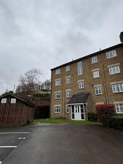 2 bed property, in Silk Mill Chase, £100,000