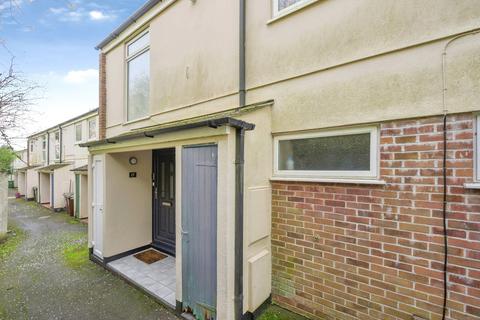 2 bed property, in Jackson Close, £110,000