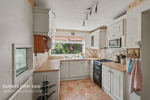 4 bed property, in Abingdon Way, £300,000