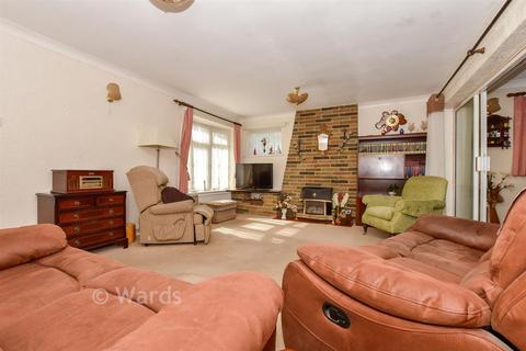 3 bed property, in Alexandra Road, £238,000