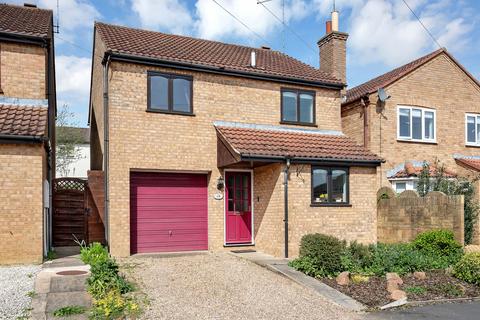 3 bed property, in Drift Avenue, £280,000
