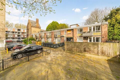 1 bed property, in Albany Street, £350,000