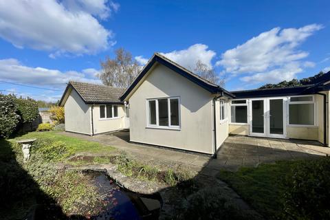 2 bed property, in Benhall, £350,000