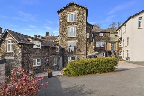 Studio, in Flat 2 Caxton House, £75,000