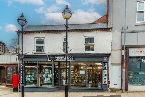 2 bed property, in High Street, £235,000