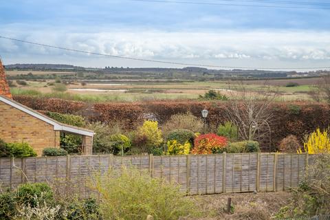 2 bed property, in Neilsen Close, £290,000