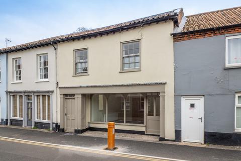 3 bed property, in Station Road, £425,000