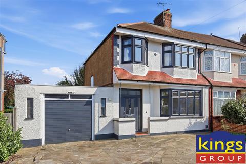 5 bed property, in Church Street, £700,000