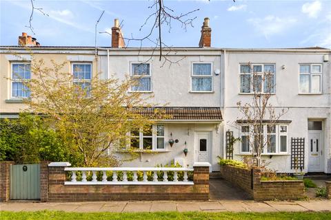 4 bed property, in West Parade, £195,000