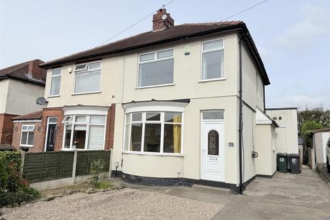 3 bed property, in Crossley Lane, £255,000