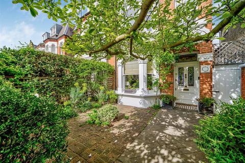 5 bed property, in Beverley Road, £2,500,000