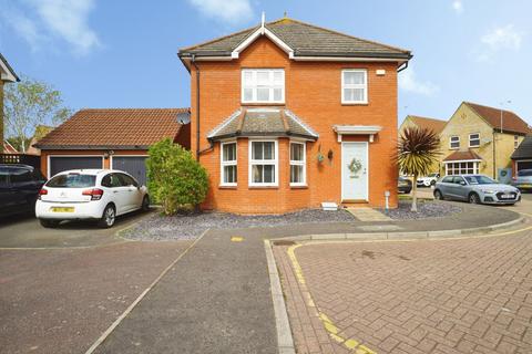 3 bed property, in Spindle Beams, £425,000