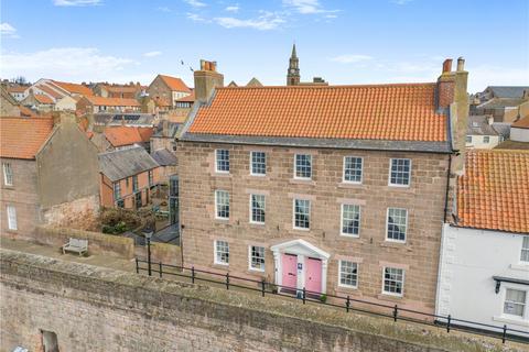5 bed property, in The Walls, £650,000