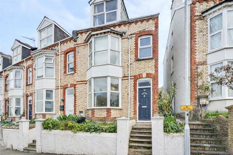 4 bed property, in Horne Road, £215,000