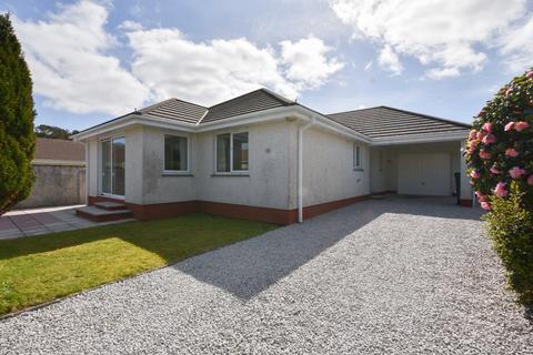 2 bed property, in Richards Lane, £332,000