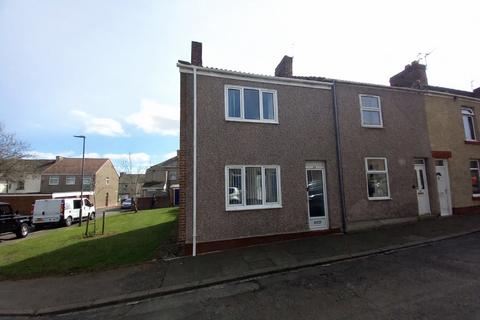 2 bed property, in Edward Street, £45,000