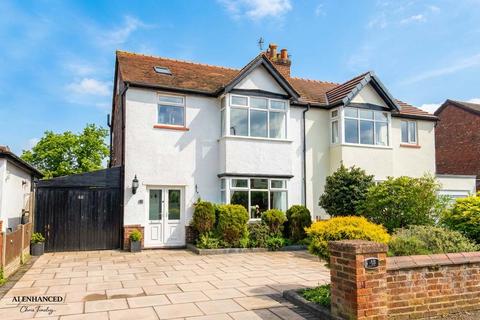 3 bed property, in Ashton Road, £340,000