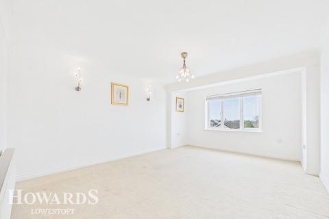 2 bed property, in Wilson Road, £220,000