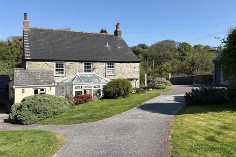 4 bed property, in Cusgarne - Between Truro & Falmouth, £825,000