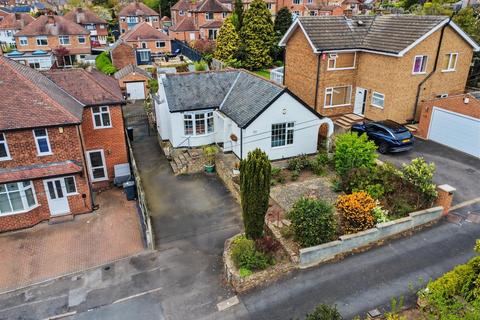 2 bed property, in Pierrepont Avenue, £280,000