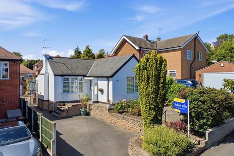 2 bed property, in Pierrepont Avenue, £250,000