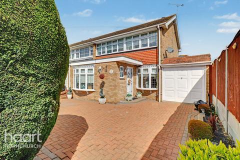 3 bed property, in Duxford Close, £475,000