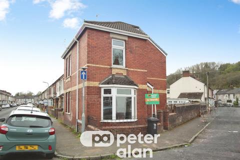 2 bed property, in Goodrich Crescent, £130,000