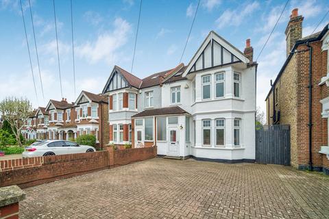 4 bed property, in Jersey Road, £925,000
