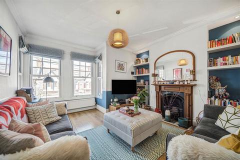 3 bed property, in Eversley Road, £525,000