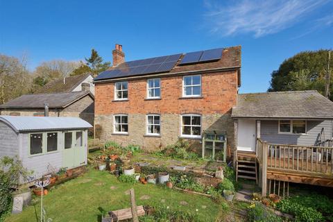 3 bed property, in Gladestry, £375,000