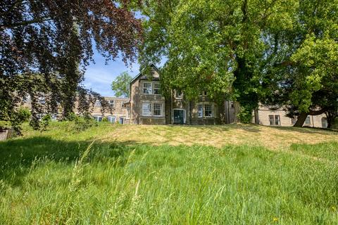50 bed property, in Discreetly Listed - Bruton, £2,000,000