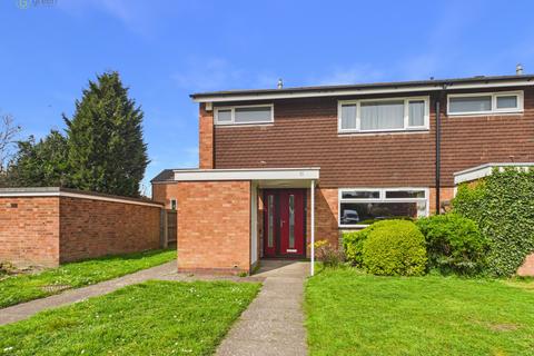 3 bed property, in Fir Tree Grove, £275,000