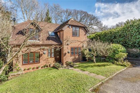 4 bed property, in High Street, £850,000