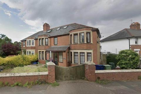 2 bed property, in Lytton Road, £375,000