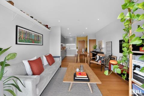 1 bed property, in Navigation Point N17, £400,000