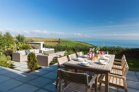 4 bed property, in School Hill, £1,225,000