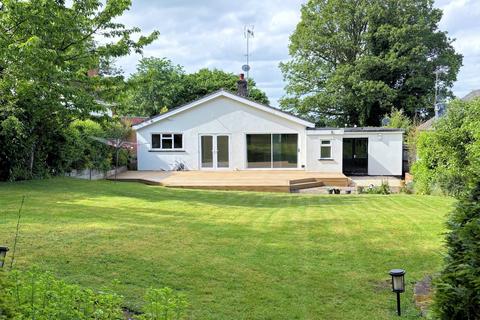 4 bed property, in Heath Road, £800,000